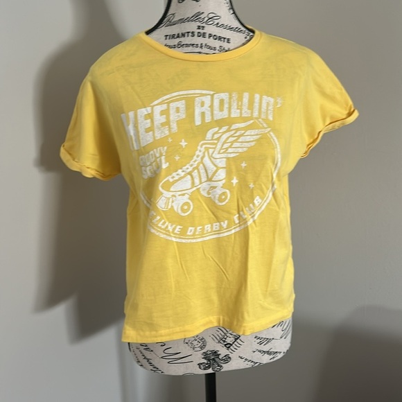 Luxe Yellow Vintage Inspired Graphic Short Sleeve Tee - Picture 10 of 12